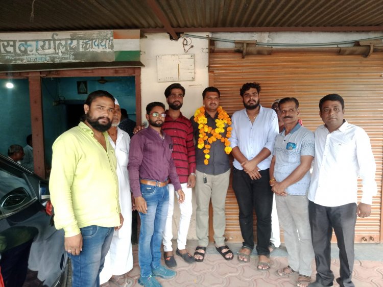 जनपद सदस्य कृष्णपाल सिंह सोलंकी का कायथा आगमन पर स्वागत किया