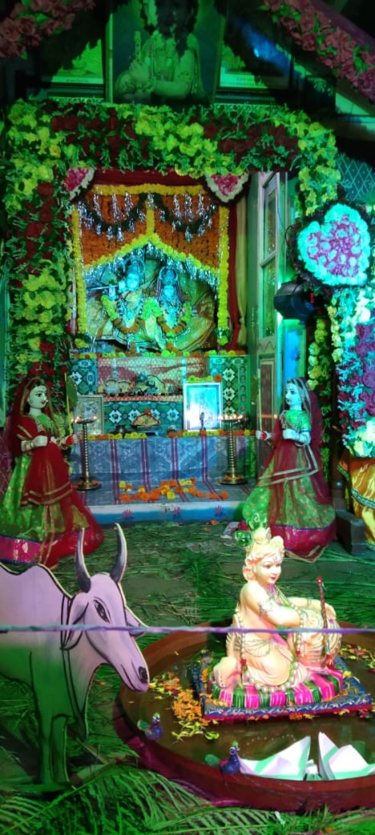 श्री बांके बिहारी मंदिर में भव्य आतिशबाजी के साथ श्री कृष्ण जन्माष्टमी का पर्व मनाया