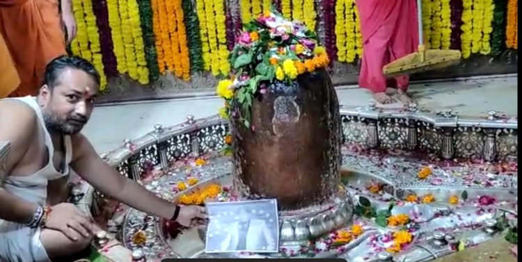 महाकाल मंदिर में कॉमेडियन राजू श्रीवास्तव की स्वास्थ्य सुधार को लेकर हुई प्रार्थना