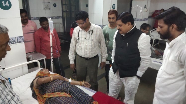 पोहा फैक्ट्री में लगी भीषण आग तीन महिला की मौत के बाद जांच में जुटा प्रशासन मंत्री मिले घायल से