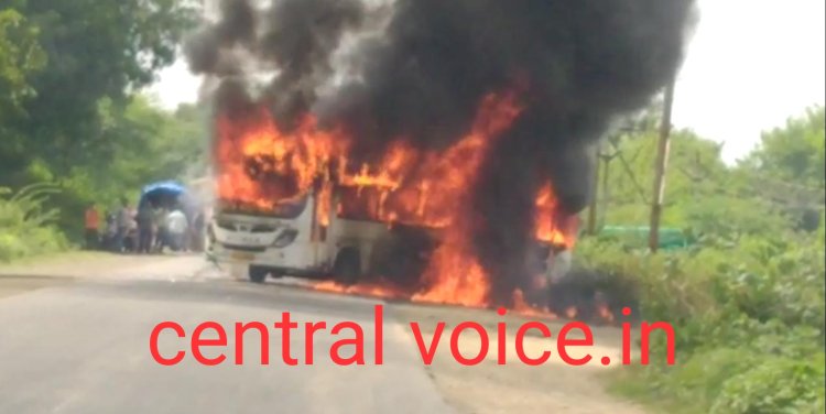 बड़नगर के समीप बस ने मारी युवक को टक्कर गुस्साए ग्रामीणों ने बस में लगाई आग