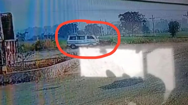 स्टेट हाईवे 17 उज्जैन-उन्हेंल मार्ग पर रुई गांव के समीप मारुति वैन ने बाइक को मारी जोरदार  टक्कर लाइव CCTV देखे