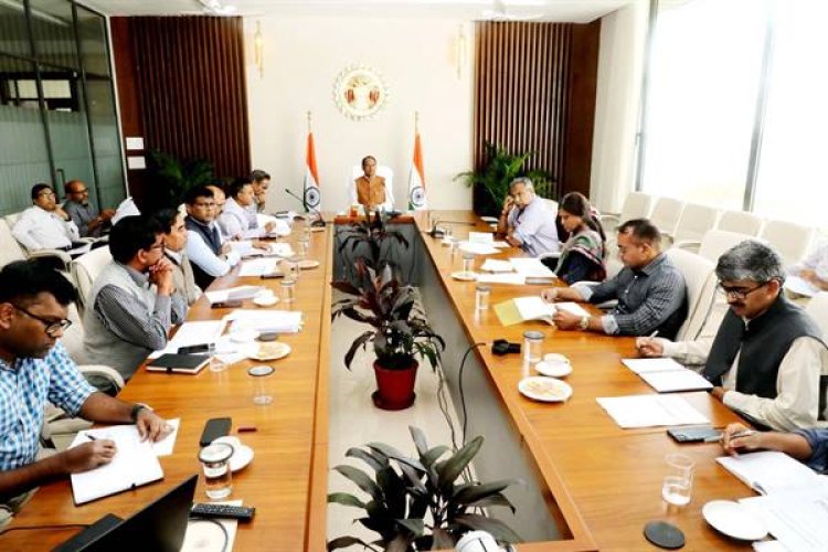 मुख्यमंत्री श्री चौहान ने विभागों से कर संग्रहण की जानकारी प्राप्त की