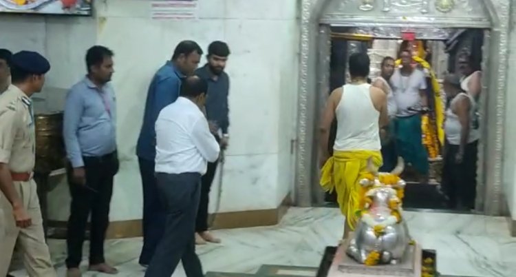 देश के राष्ट्रीय सुरक्षा सलाहकार अजीत कुमार डोभाल पहुंचे महाकाल मंदिर,   गर्भगृह की चौखट