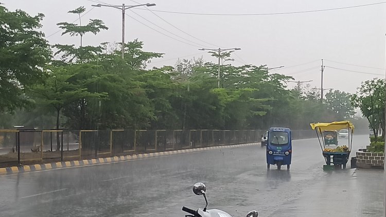 उज्जैन हो रही है झमाझम बारिश,  गर्मी में दिखा लोगों को मानसून का नजारा