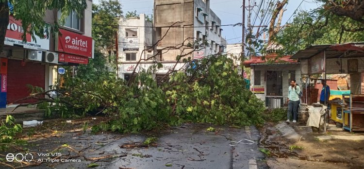 आंधी तूफान आने से दो लोगों की मृत्यु प्रभारी मंत्री द्वारा  चार चार लाख रु की आर्थिक सहायता स्वीकृत