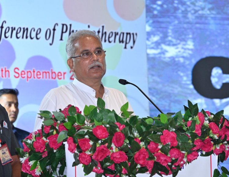 मुख्यमंत्री  भूपेश बघेल राजधानी रायपुर स्थित पंडित जवाहरलाल नेहरू स्मृति चिकित्सा सभागार में आयोजित फिजियोकॉन 2023 में शामिल हो रहे है