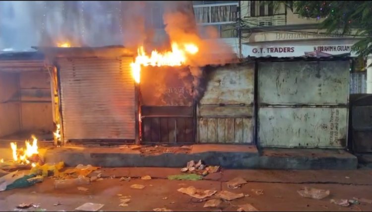 गोपाल मंदिर छत्री चौक पर  दुकान में लगी आग
