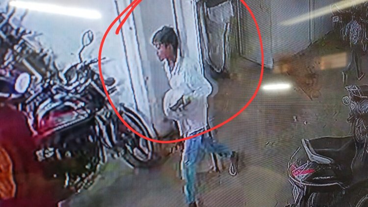 पोस्ट ऑफिस में पैसे जमा करने आए युवक की जेब से चोर ने किए पैसे चोरी, घटना हुई सीसीटीवी कैमरे में केद