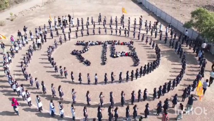 माकड़ोन में हाई स्कूल के बच्चों ने बनाई राम नाम की मानव श्रृंखला