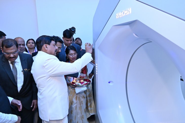 मुख्यमंत्री डॉ.मोहन यादव ने उज्जैन संभाग की पहली कैंसर युनिट रेडियोथैरेपी मशीन का लोकार्पण किया